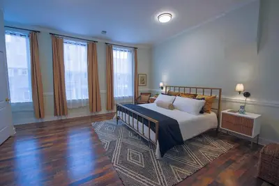 Image de The Perch - New / Downtown!