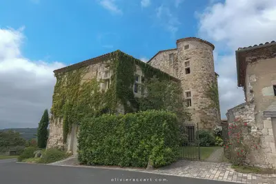 Image de Tarn, Pres De Cordes Sur Ciel, Petit Chateau Familial Et Sa Petite Maison