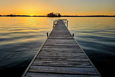 Image de Crystal Water's Edge Cottage-Perfect for 2 families! Newer waterfront home.