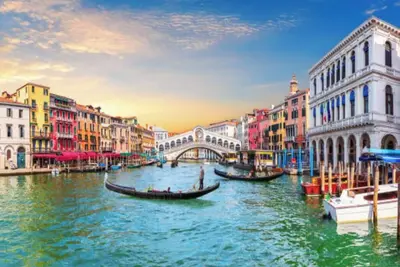 Image de A Grand Venetian Residence with Canal Views