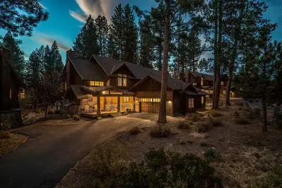 Image de The Cottages ~ Ski Shuttle, Ski Valet ~ 3-Bedroom