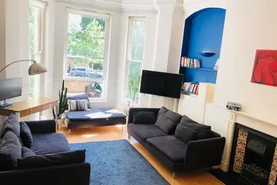 Image de Luxury, Quiet, Central 1 bed apt, overlooking park, 5mins Ealing Stn Elzbth line