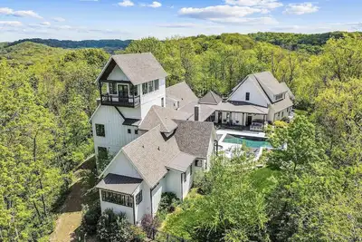 Image de Above Nashville Eagle's View | Pool & Spa I Sauna I Luxury Services