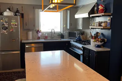 Image de An antique, hundred year old colonial house with beautiful architectural details