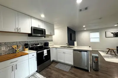 Image de Sleek and Cozy Stay in Austin