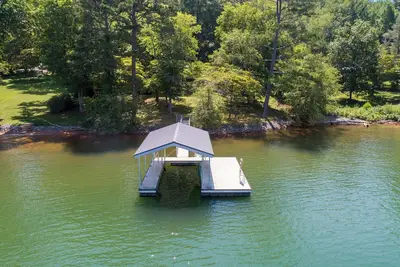 Image de Mountain-View Lakefront Cabin Retreat.