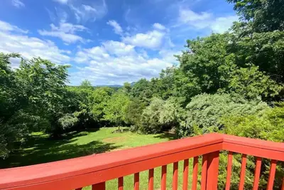 Image de Charming 3-bedroom cabin with Moutain Views, Hottub, Barrel Sauna in Shenandoah.