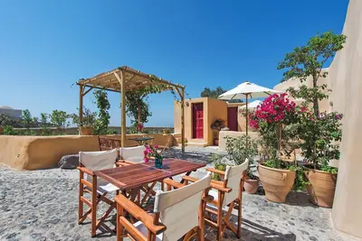 Image de Studio dans le village traditionnel de Finikia, 15 à pied de Oia