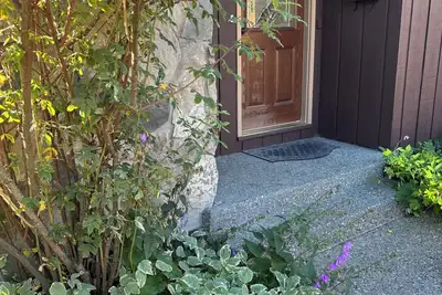 Image de A rare gem close to downtown Anchorage!