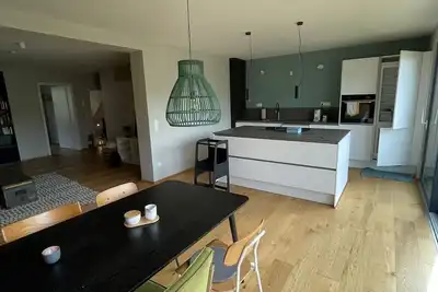 Image de Oasis of peace near the city center: Stylish garden apartment, 2 bedrooms, top public transport links