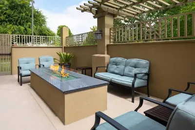 Image de Ideal for Groups: 3 Suites w/ Kitchen & Separate Living Area, Pets Are Allowed