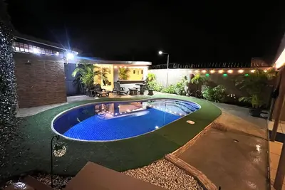 Image de Private residential home for 8 with private pool; 5 min walk to Jacó Beach.