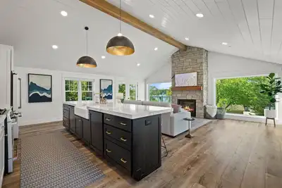 Image de 💫 Luxury Lakeview Getaway: Main & Guest House, Sleeps 10 💫