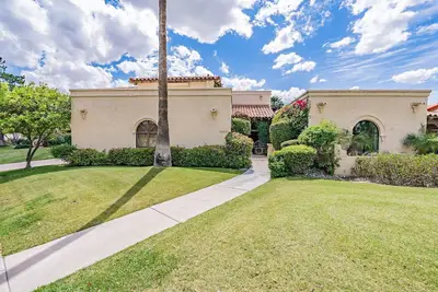 Image de Location! Resort Oasis! Close to hiking, golf, shopping, restaurants!