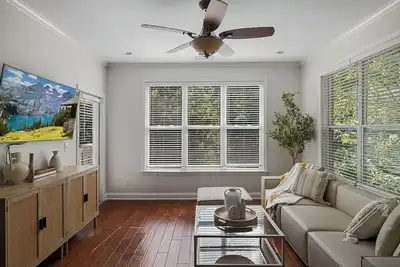 Image de 3-bedroom apartment Scandinavian Retreat in South Charlotte