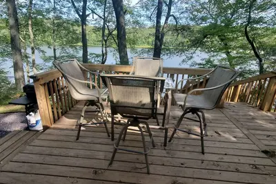 Image de Cozy lake cabin in Delton Michigan, heat, air and wifi.