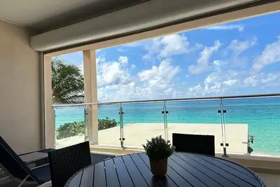 Image de *New* SeaWaves Beachfront 1 Brm Apt with Generator\n\n