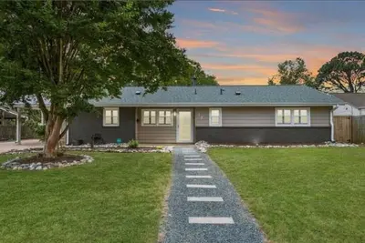 On the River - Quiet Cove Creek 4br Home near it all.