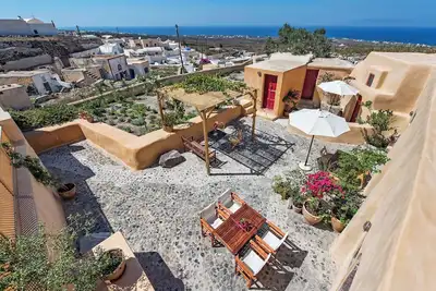 Image de Amelie Canaves - Résidence dans le village de Finikia, à 15min à pied de Oia