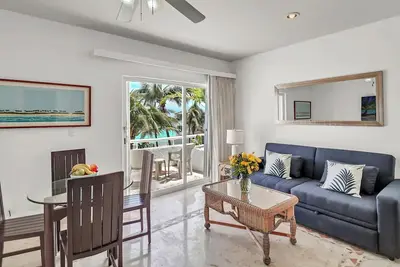 Image de On the Beach! 2-Bed Condo. All Amenities Condo-Hotel. Spectacular Ocean Views.