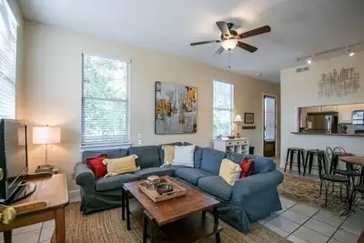 Image de The Camp, 2br Cozy Triplex by Velvet Ditch Villas