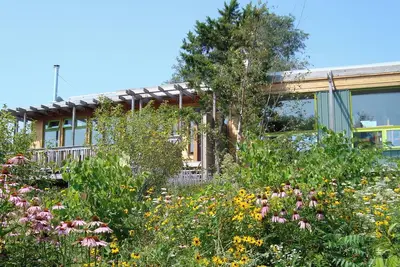 Image de Architectural gem on 30 acres, rolling hills, 2 hrs from Toronto.