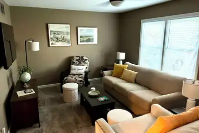 Image de Cozy home with privacy fence, fire pit & garage-mins to lovely downtown Salina!