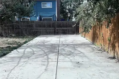 Image de Convenient Walkout Basement Apartment, private entrance in Aurora with WiFi