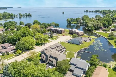 Image de Cozy 3-br Oshkosh condo on Lake Winnebago canal. Eaa, Lifest, XRoads,