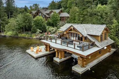 Image de Stunning 8 bed 8 bath cottage on Lake Rosseau with boathouse!