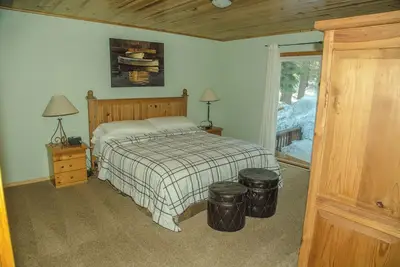 Image de Tahoe Donner mountain retreat: fire pit, beach club, and trails