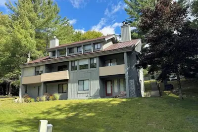 Image de Cozy 5 Bed 3 Bath Townhome across from Loon Mountain