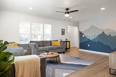 Image de Modern family home with loft near foothills