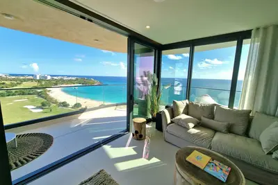 Image de Luxury spacious 2 bedroom condo with stunning panoramic ocean views