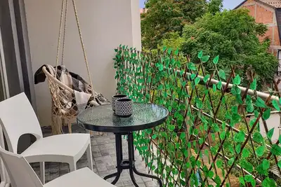Image de 2-Bedroom Comfort with Central Location, Full Kitchen, Balcony and more