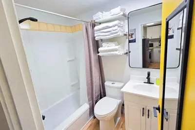 Image de Rustic Ramsay Retreat by Calgary Stampede/Inglewood/Elbow River w/ Parking