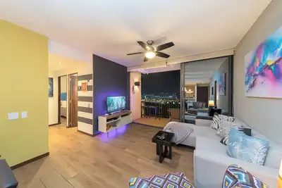 Image de Deluxe, City views, Rooftop pool, upscale location