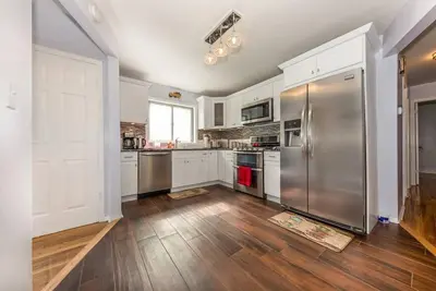 Image de Beautiful MId Term apt in Queens