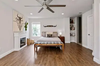 Image de Welcome to Camp Tejas! \nKayaks, Peddle Boat and outdoor pavilion included.