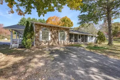 Image de Charming 2-bedroom. 2. 5 bathroom house in Hiawassee with Ac, WiFi. Sleeps 7