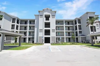 Image de Brand new 2-bedroom condo located on golf course with resort style amenities