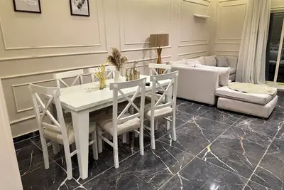 Image de Spacious 3-bedroom apartment with Ac, WiFi in phenomenal Cairo Governorate