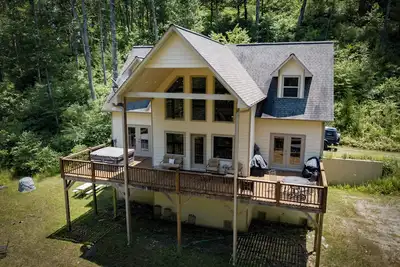 Image de Casa del Rio 3/2 on Hiawassee River w/ Hot Tub on a Secluded Private lot