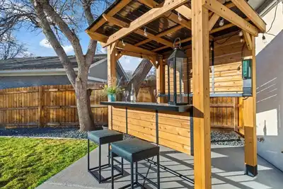 Image de Whole House Relaxing Oasis by Fitzsimmons Campus.