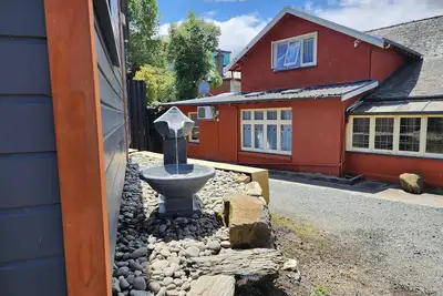 Image de A Stone's Throw From Town (Main House)
