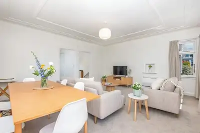 Image de Spacious 3-Bedroom Home in Roslyn with Views