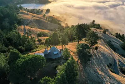 Image de Marin Castle, top of Samuel Taylor State Park, retreat above the clouds