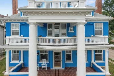 Image de Spacious 7-bedroom house- unique history, modern comforts and incredible views