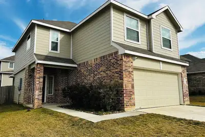 Image de Lovely newer 4-bedroom home in a safe neighborhood.