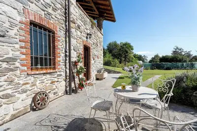 Image de Appartement 'Res Jasmine- Appartamento Yellow' avec vue sur la montagne, jardin partagé et Wi-Fi